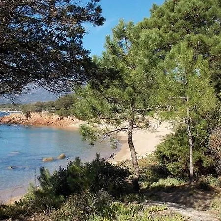 Face A La Grande Plage De Cala Rossa Lecci